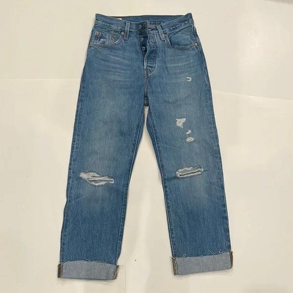 Levi’s 501 Crop Frayed - Picture 2 of 10